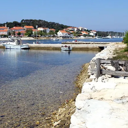 Apartments By The Sea Verunic, Dugi Otok - 8103 * Veli Rat