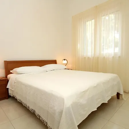Apartments By The Sea Verunic, Dugi Otok - 8103 Veli Rat