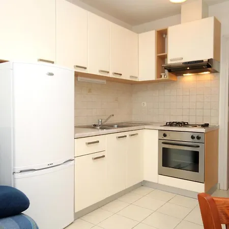 Apartments By The Sea Verunic, Dugi Otok - 8103 * Veli Rat