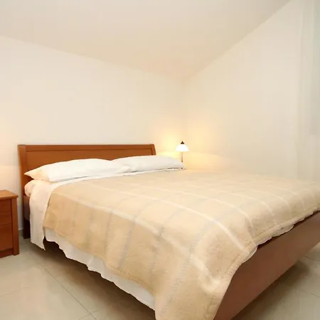 Apartment Apartments By The Sea Verunic, Dugi Otok - 8103 *
