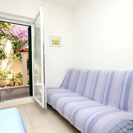 Apartments By The Sea Verunic, Dugi Otok - 8103 Apartment