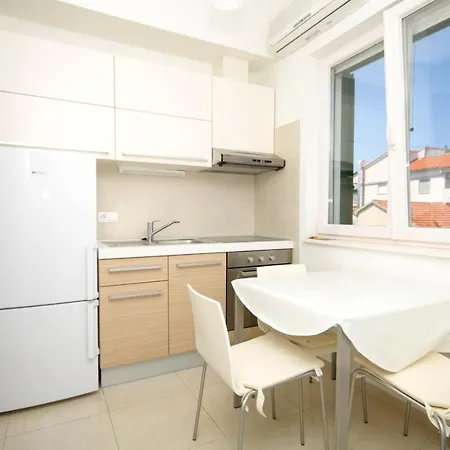 Apartments By The Sea Verunic, Dugi Otok - 8103 Apartment *