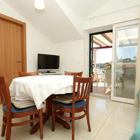 Apartments By The Sea Verunic, Dugi Otok - 8103 Apartment *