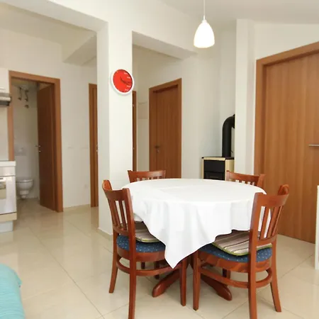 Apartment Apartments By The Sea Verunic, Dugi Otok - 8103