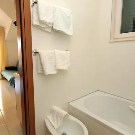 Apartments By The Sea Verunic, Dugi Otok - 8103