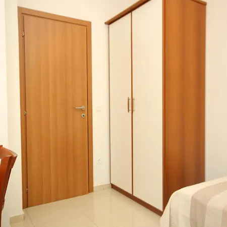 Apartments By The Sea Verunic, Dugi Otok - 8103 Apartment